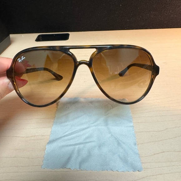 Ray bans sunglasses - Picture 2 of 4